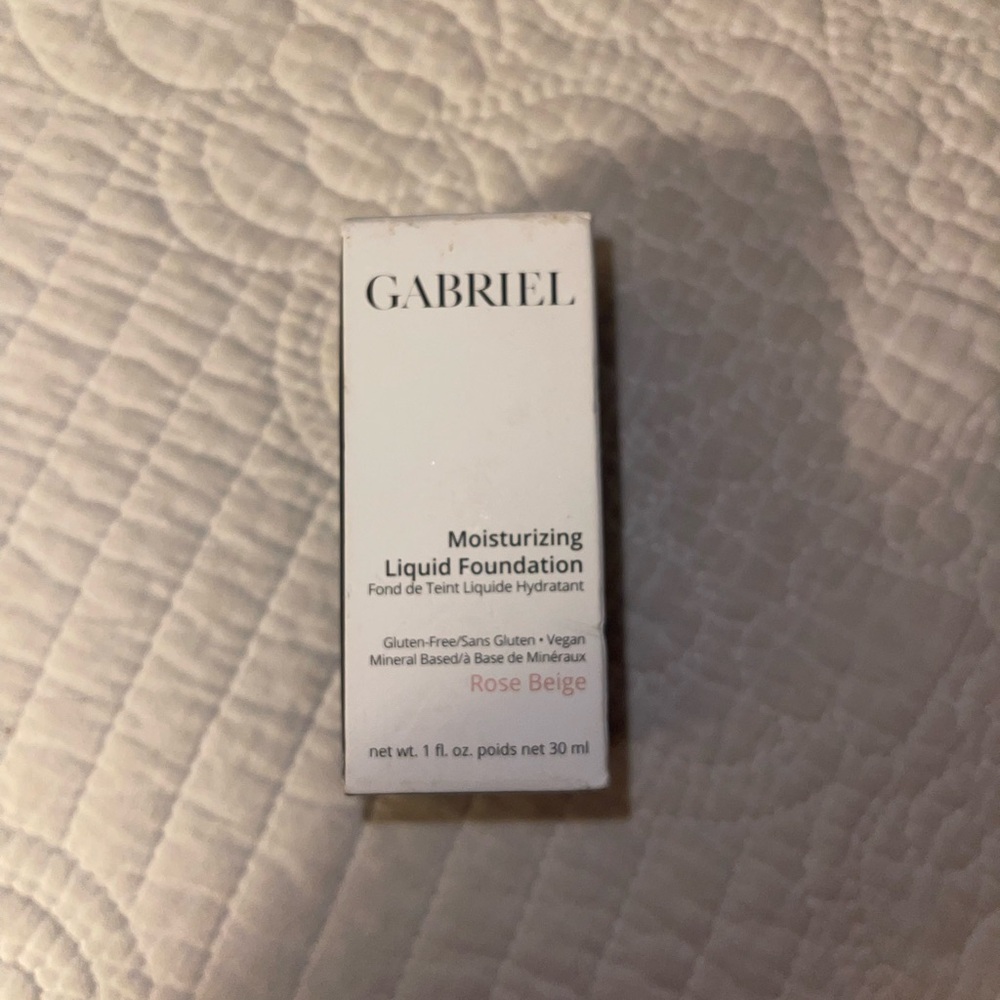 Gabriel Cosmetics Moisturizing Liquid Foundation - Rose Beige 1 oz. - Picture 4 of 5